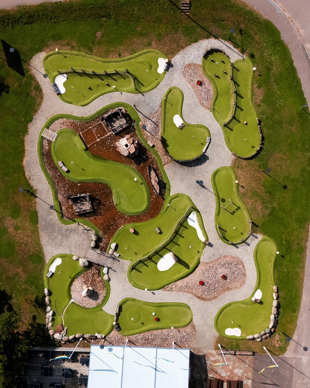 Spela minigolf eller åk ring hos oss!